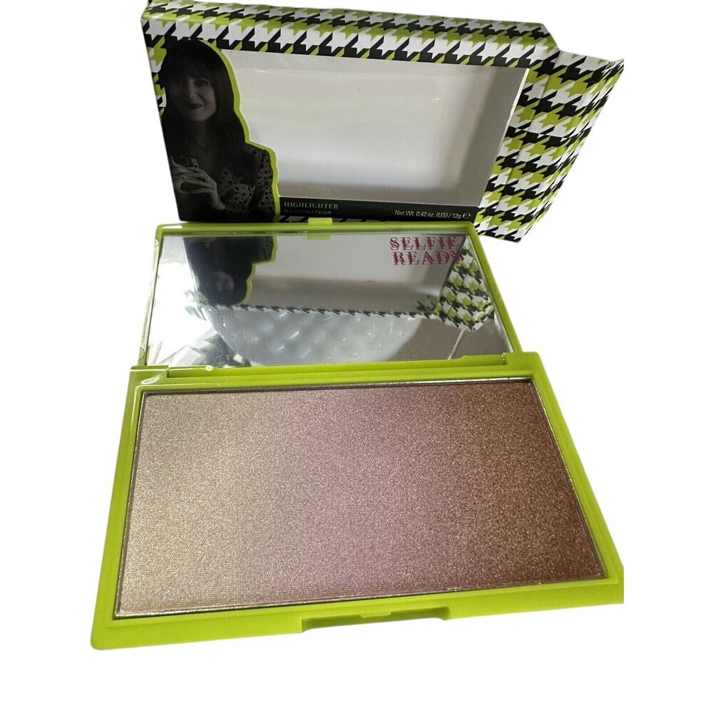 Makeup Revolution X Emily In Paris In The Spotlight Powder Highlighter Full Sz